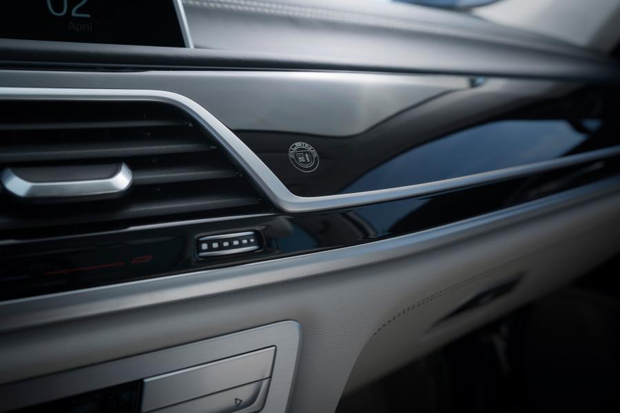 Детали интерьера Alpina B7 Bi-Turbo (G12) 2019 года  (WW) (фото 16 из 37)